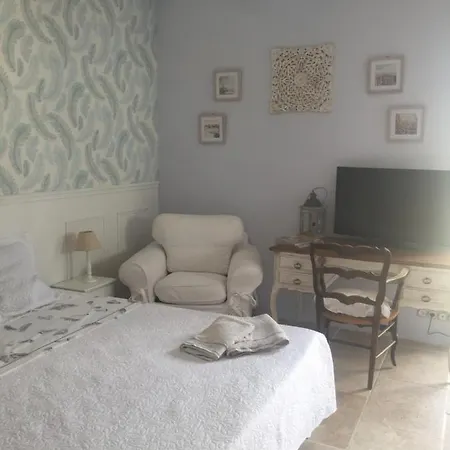 Les Olivades Bed & Breakfast