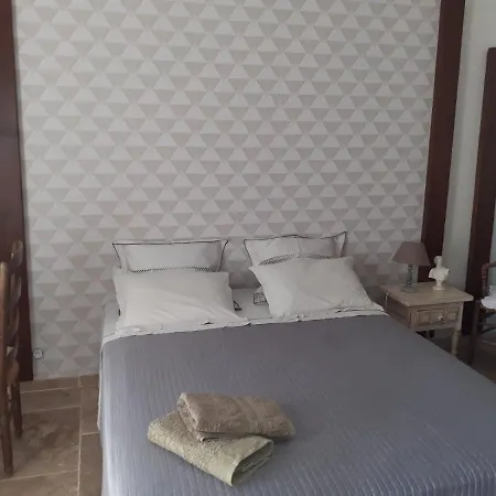 فندق مبيت وإفطار Les Olivades 3*